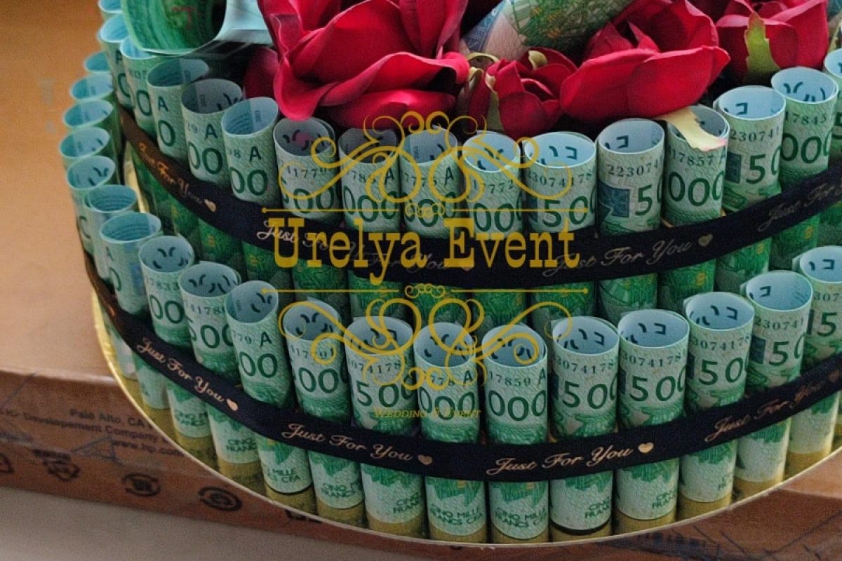 urelyaevent_money_cake_1.jpg